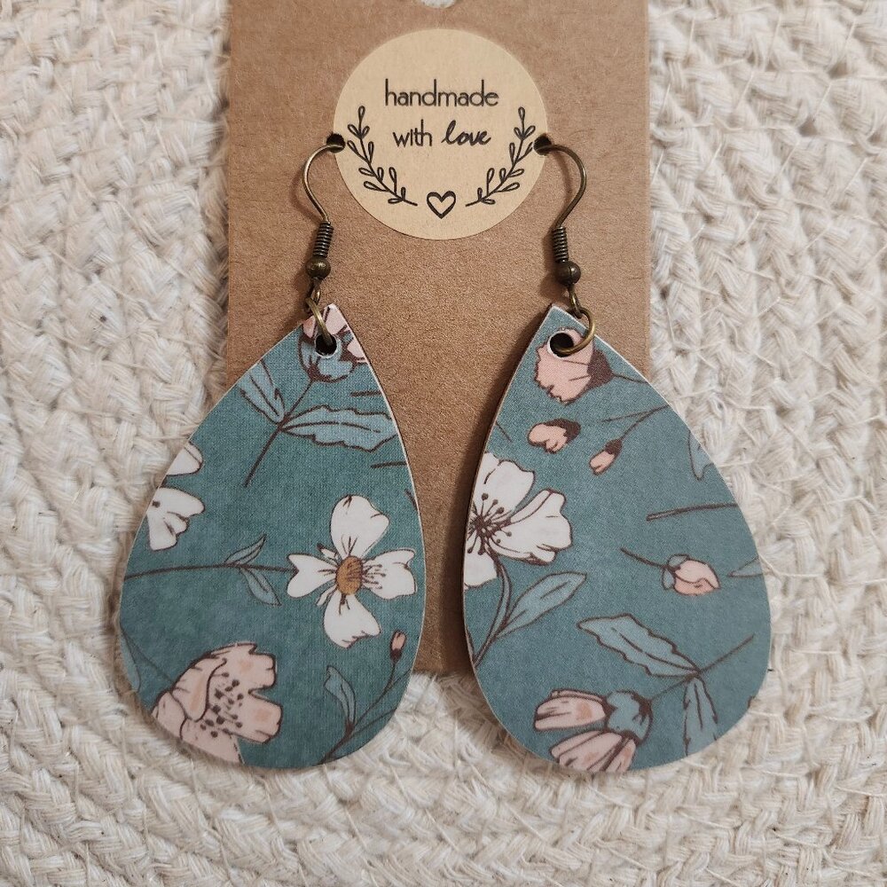 ~Handmade~ vintage style, boho, botanical earrings